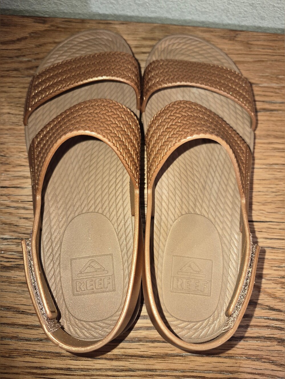 Reef Women's Water Vista Sandals in a Bronzed, Textured Finish Size 9 - Picture 2 of 6